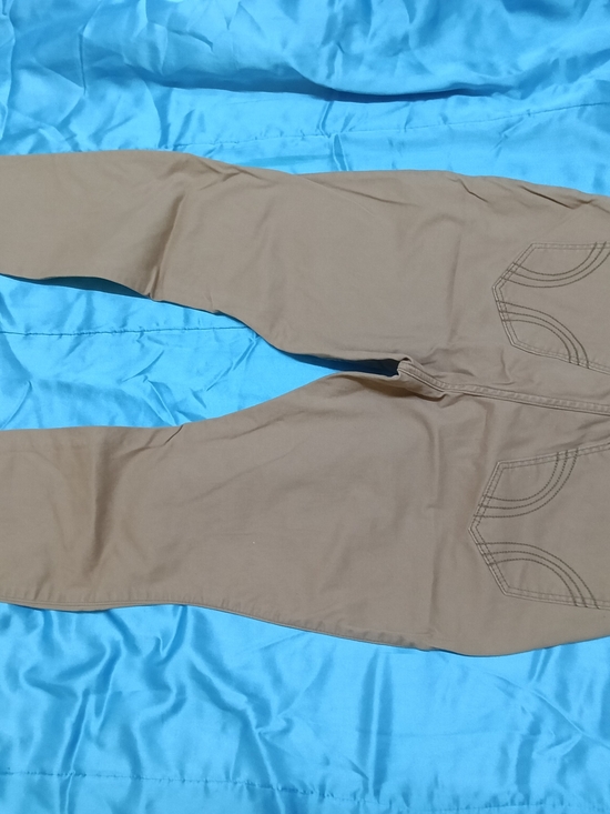Hollister Denim - Hollister Curvy High-Rise Super Skinny pants in a khaki or tan color
